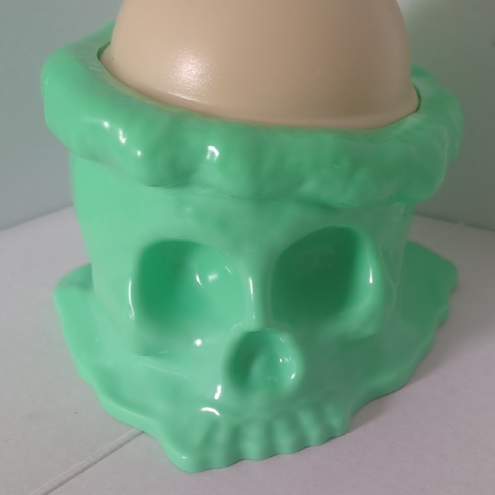 "Malevolent Mintstachio" Green Skull Plastic Ice Cream Cone Holder - Picture 3 of 7